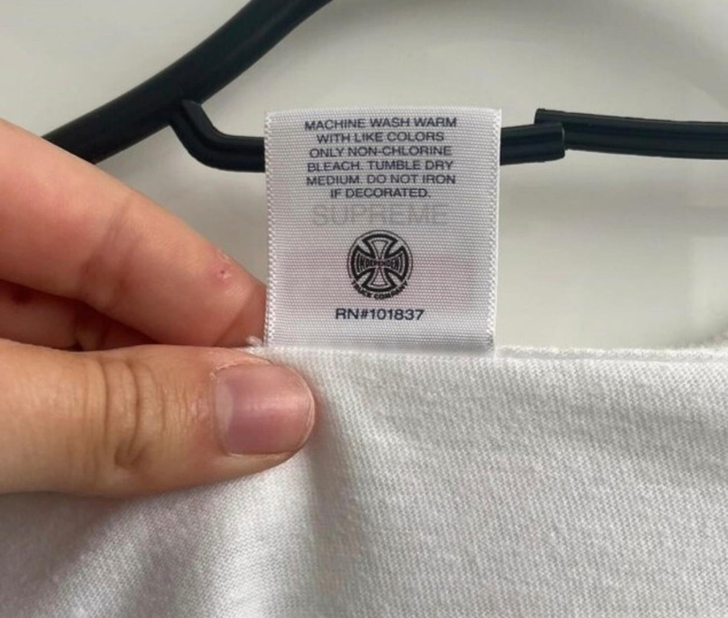 FW17 Supreme x Independent Old English white tee size M medium T-shirt