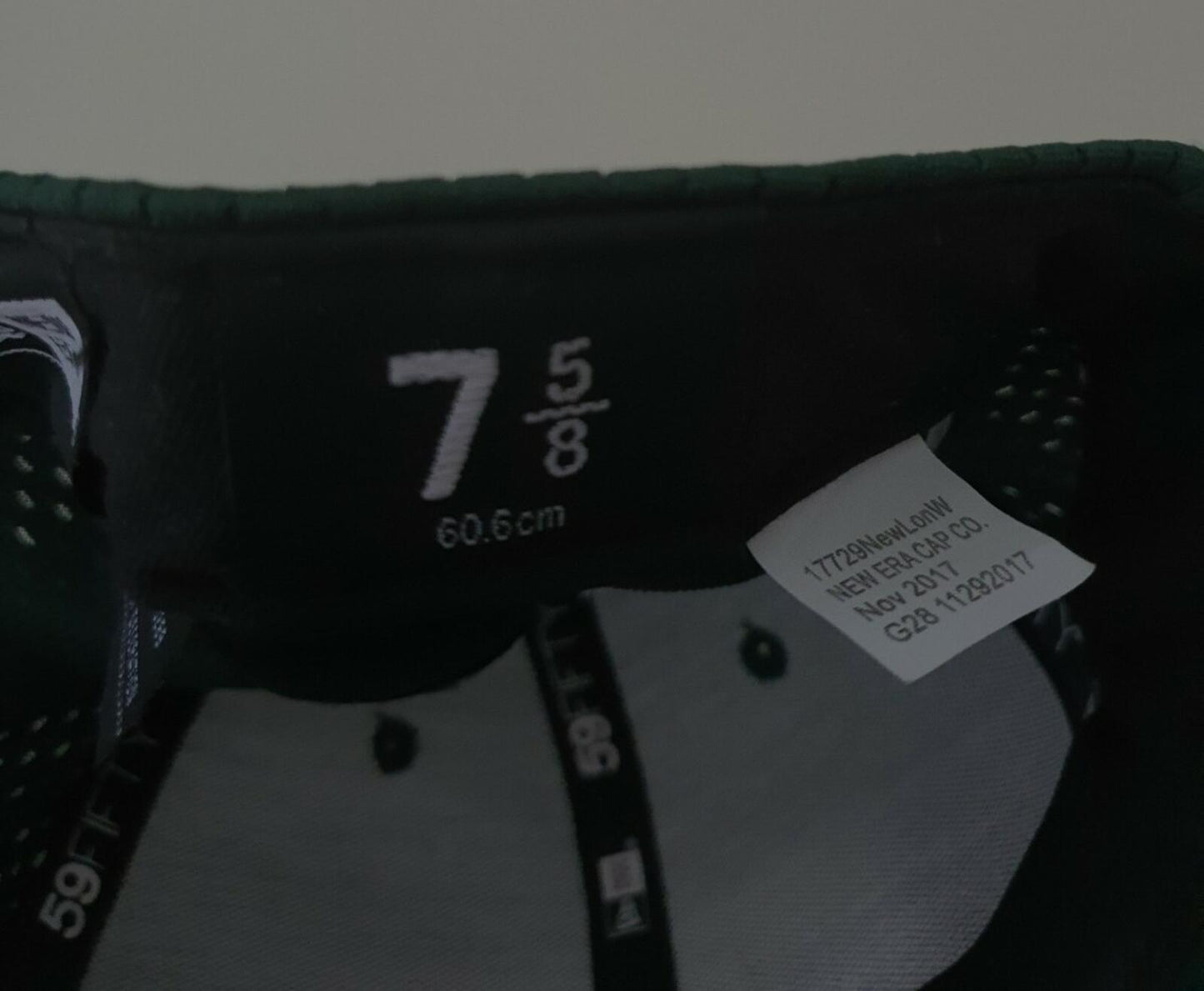 SS18 Supreme Mesh Box Logo New Era Dark green hat size 7 5/8 Cap