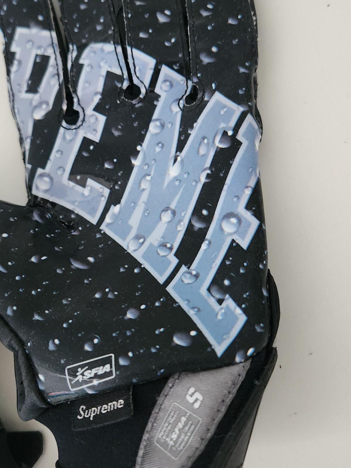 FW18 Supreme x Nike Vapor Jet 4.0 Football Gloves Black Size S