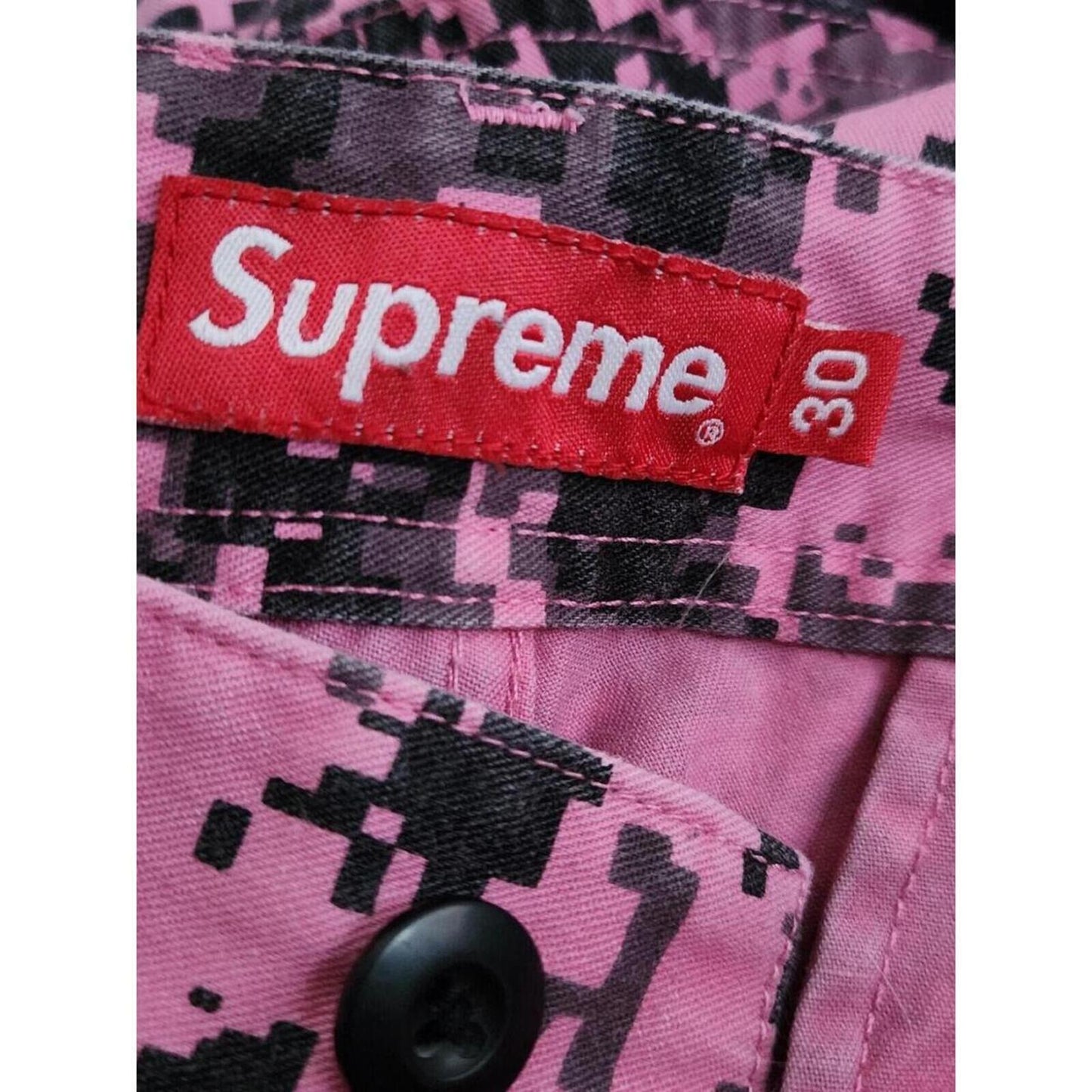 FW17 Supreme Cargo Pant Pink Digi Camo Size 30 W30 L30