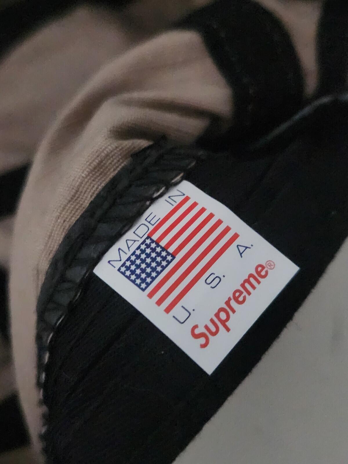 FW17 Supreme Metal D-Ring Camp Cap Khaki Hut Rotes Box-Logo