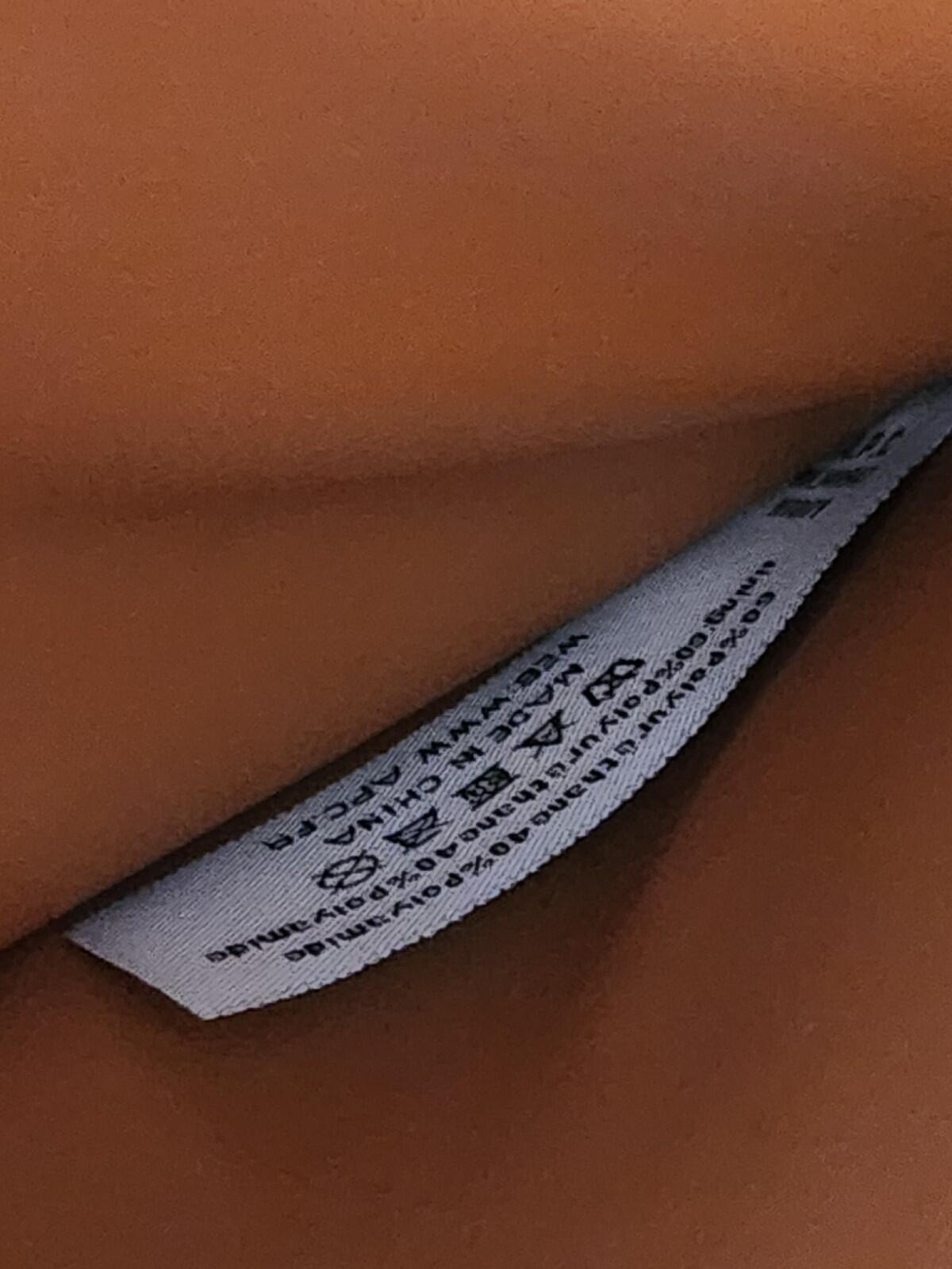 A.P.C. Schwarze Morgan Pouch UVP 135 $ Tasche aus italienischem Kunstleder schwarzer Reißverschluss