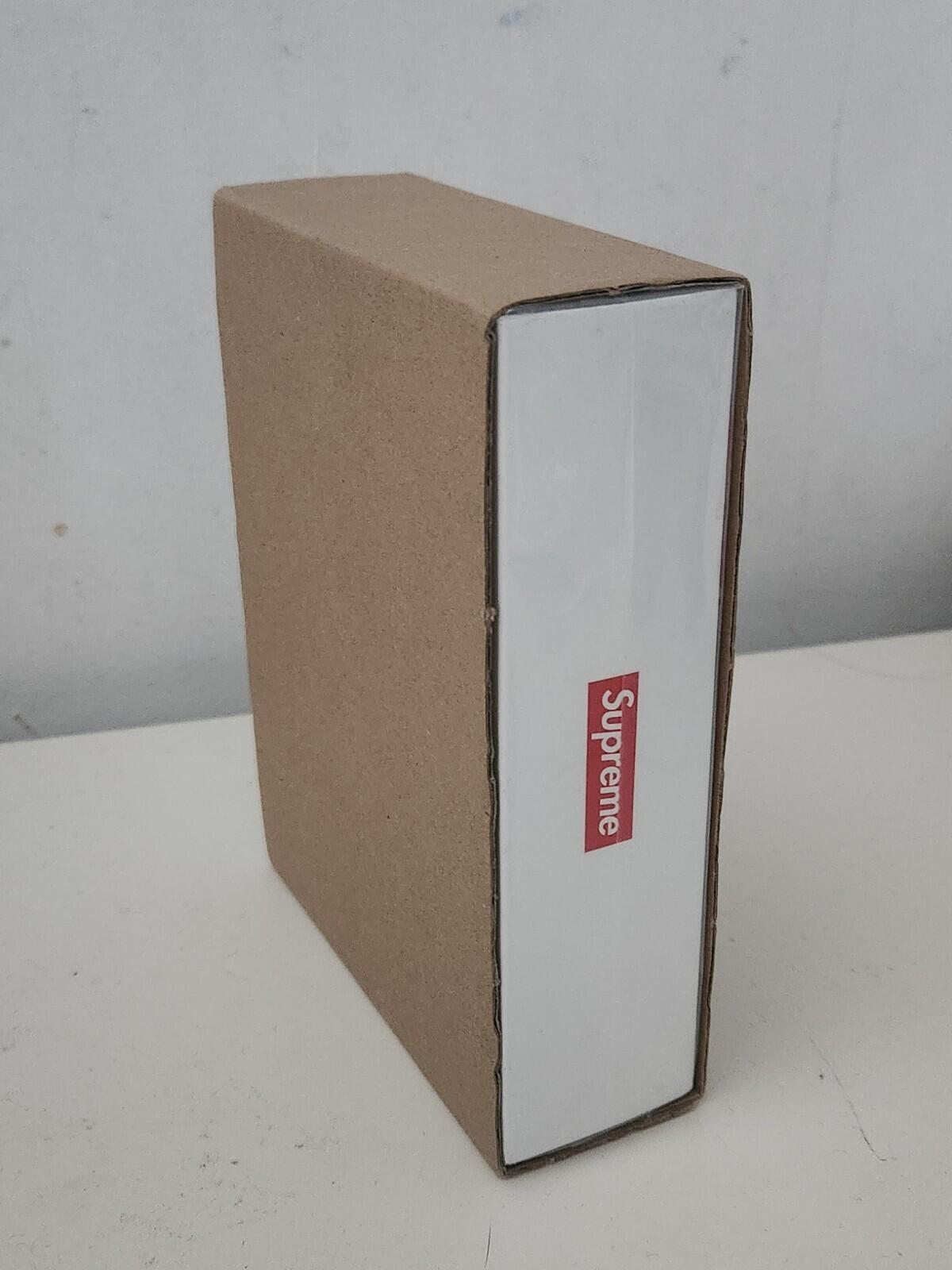 FW21 Supreme Team-Demi Stationery Set White 8-teilig Neu Zubehör Schere Klebeband