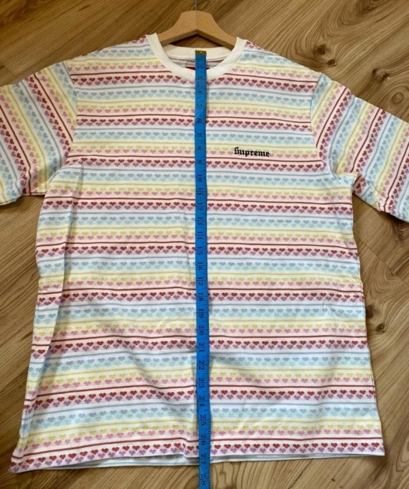SS22 Hearts Jacquard Kurzarm-Oberteil Weißes T-Shirt Größe S