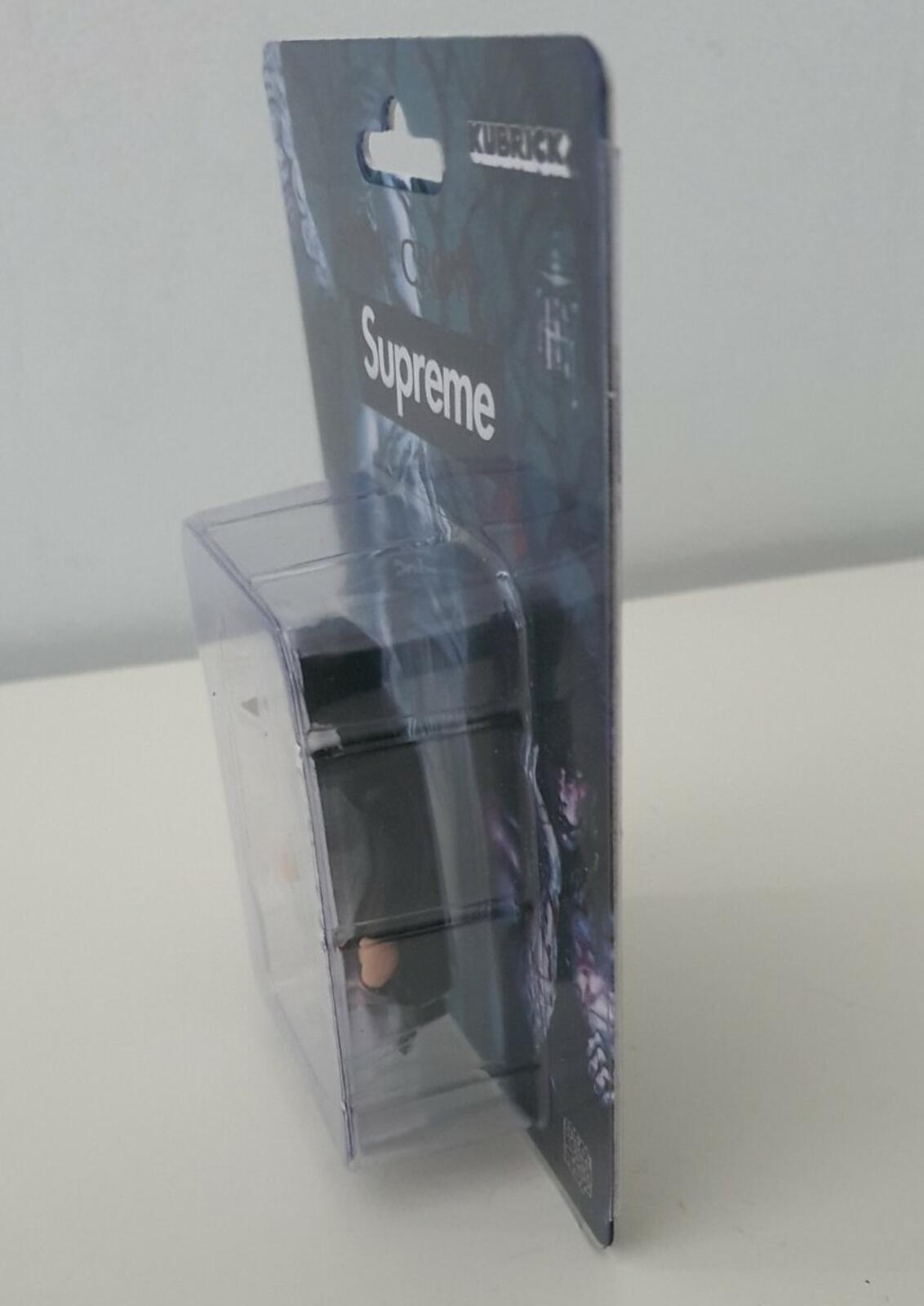 FW21 Supreme x The Crow KUBRICK 100%