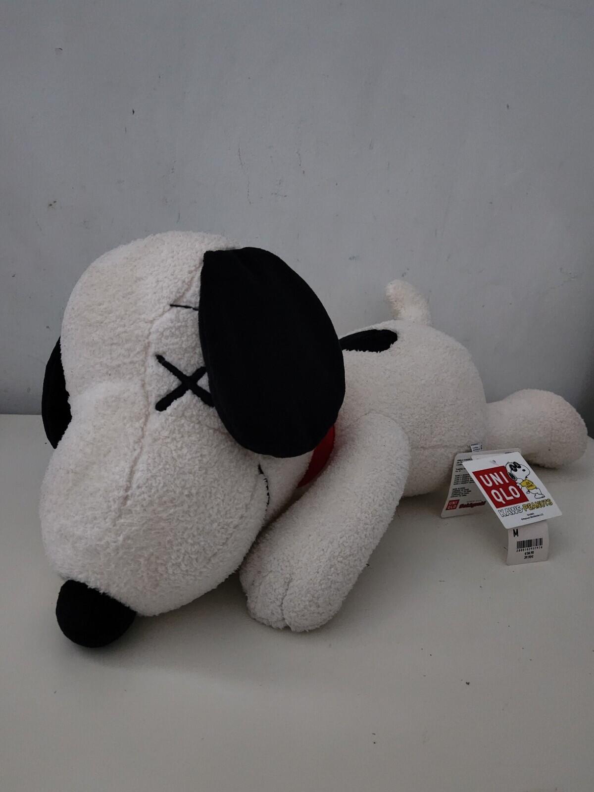 4x KAWS UNIQLO Peanuts Snoopy Plüschtiere 2x (KLEIN) S 2x (MITTEL) M Komplettset Tasche