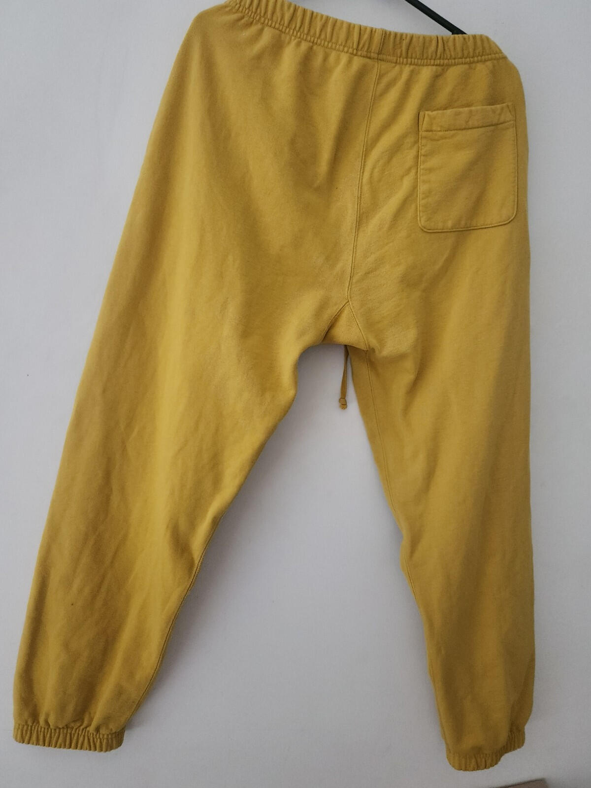 Pantalón de chándal FW19 Supreme Text Rib Mostaza Talla M