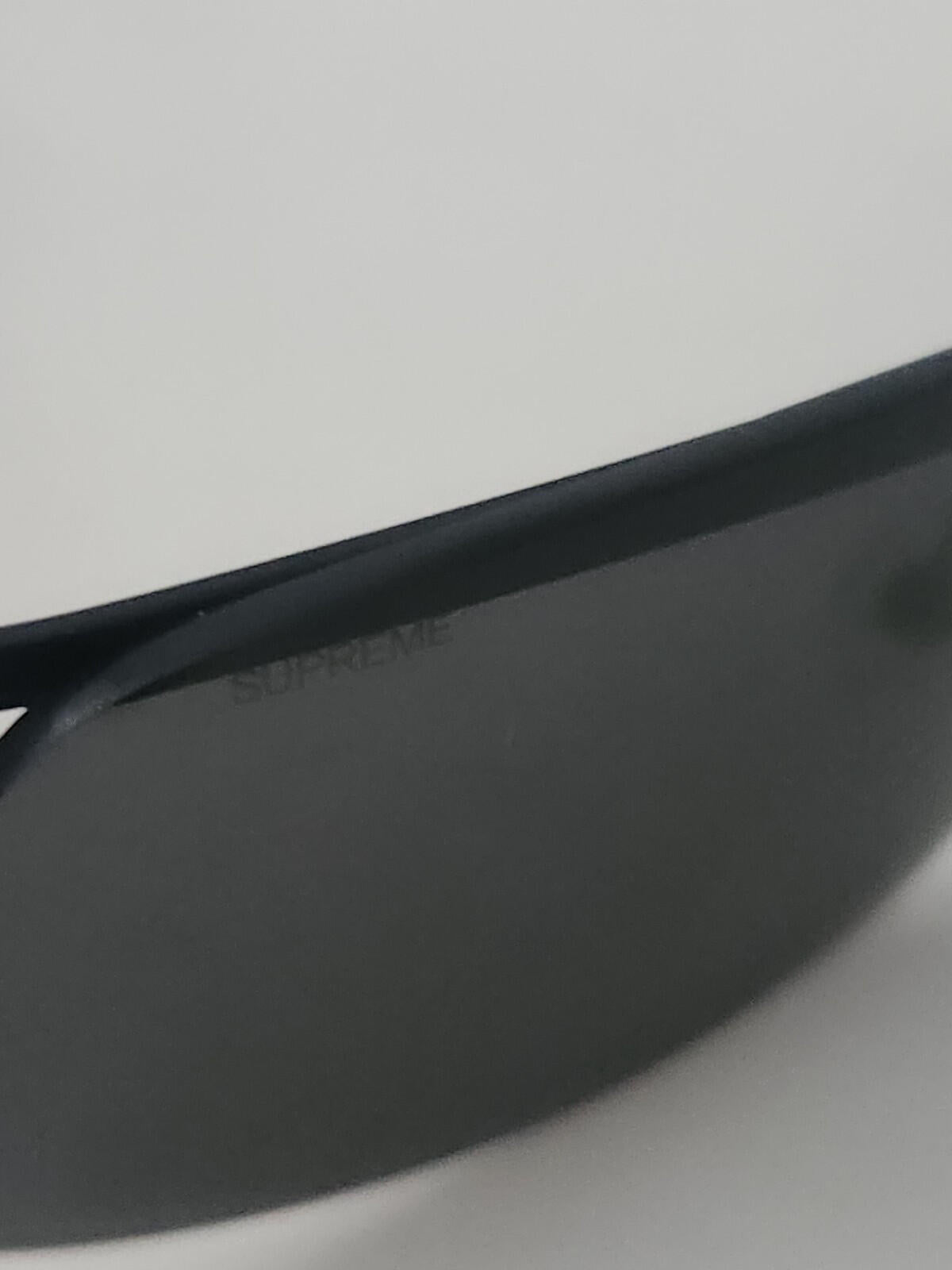 SS22 Supreme Velo Sonnenbrille Schwarz Metall hergestellt in Italien UVP £168
