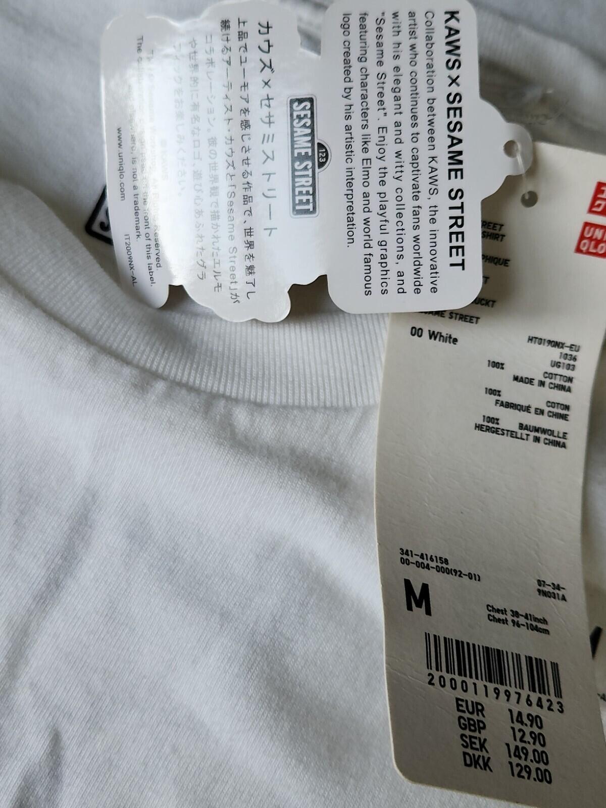 SS17 Uniqlo x Kaws x Sesame Street XX Pocket white Tee size M medium T-shirt