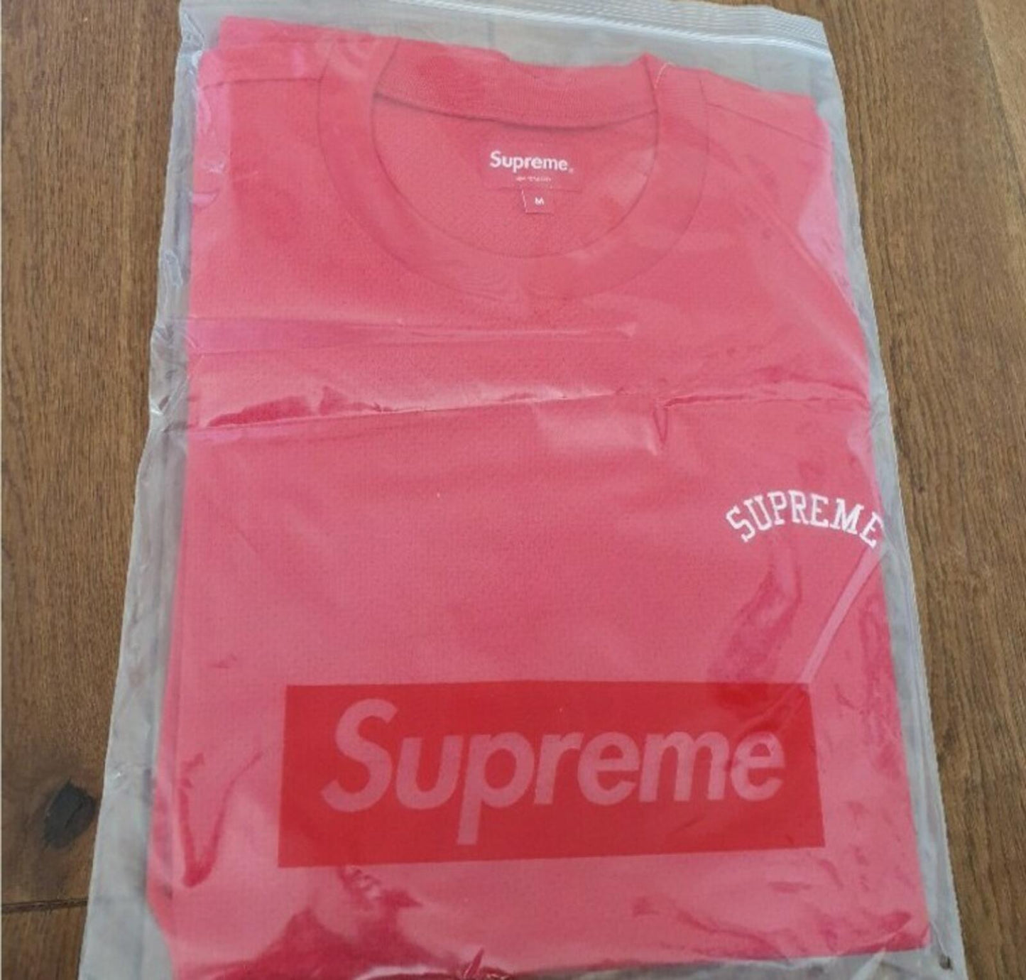 SS18 Supreme Mesh Arc Logo red tee size M medium T-shirt New in dust bag