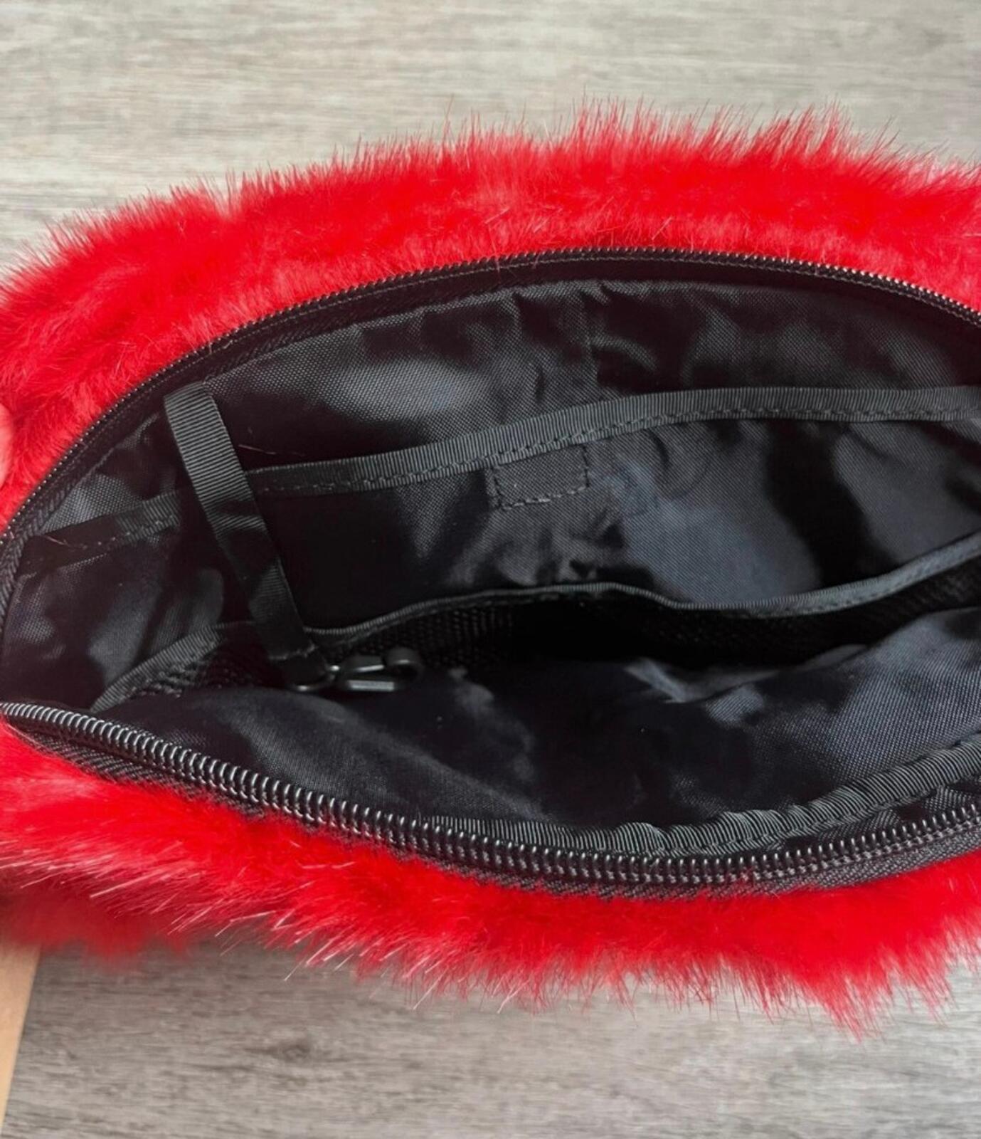 FW20 Supreme x THE NORTH FACE Faux Fur Bag Red