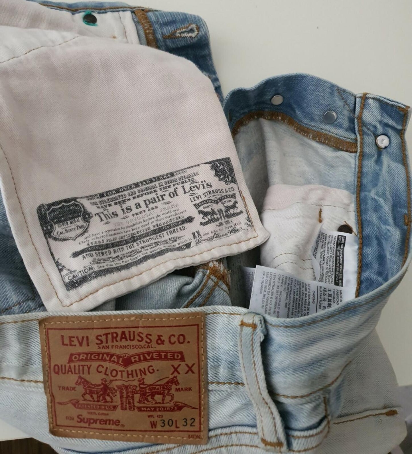 FW16 Supreme x Levi's 501 Bleached Jeans Size W30 L32
