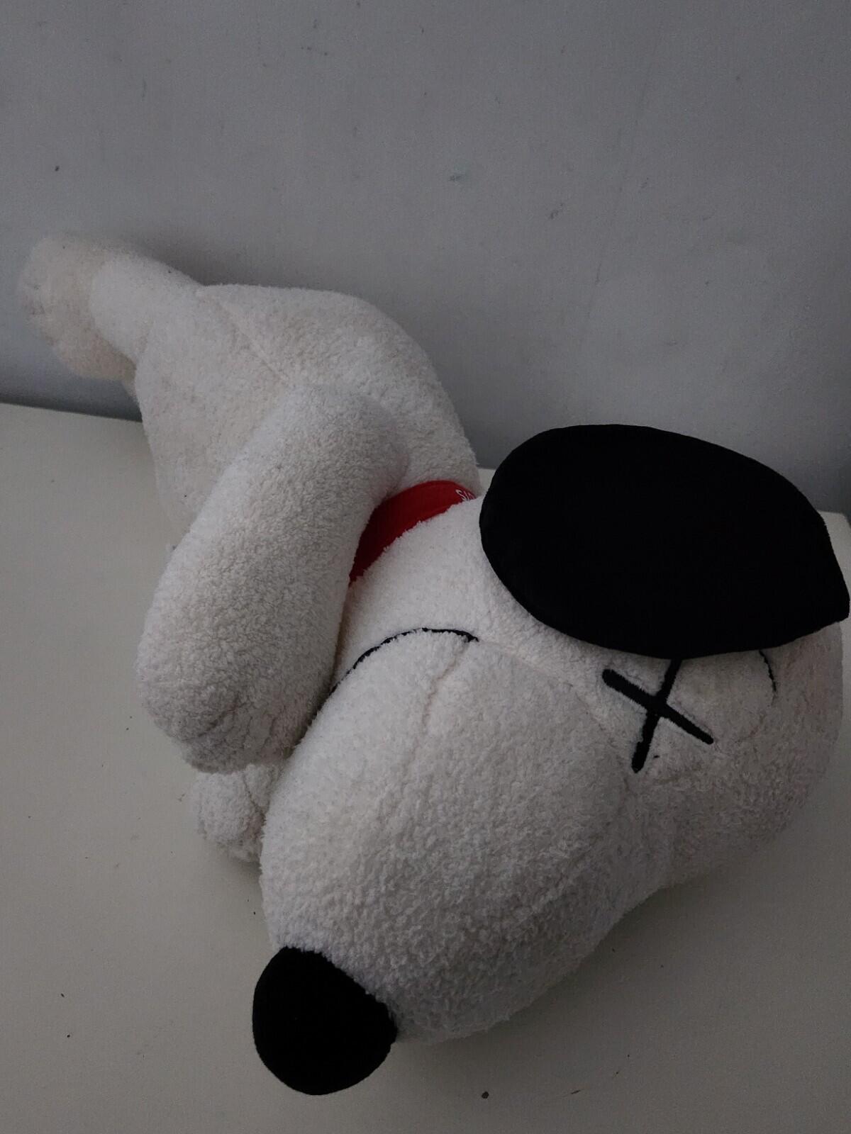 KAWS x UNIQLO x Peanuts Snoopy Plüschtier (Mittel) von 2017 Hund Neu Weiß