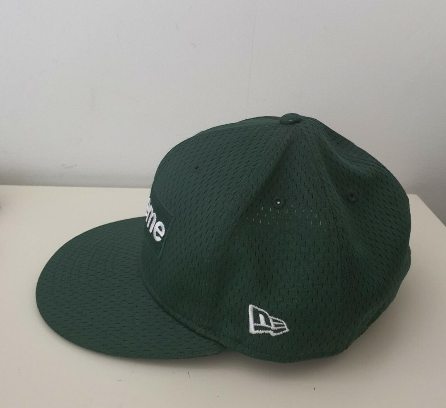 SS18 Supreme Mesh Box Logo New Era Dark green hat size 7 5/8 Cap