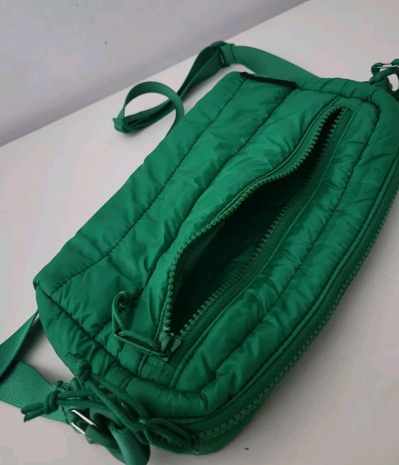HW22 Supreme Puffer Side Bag Schultertasche Grün Wasserabweisend