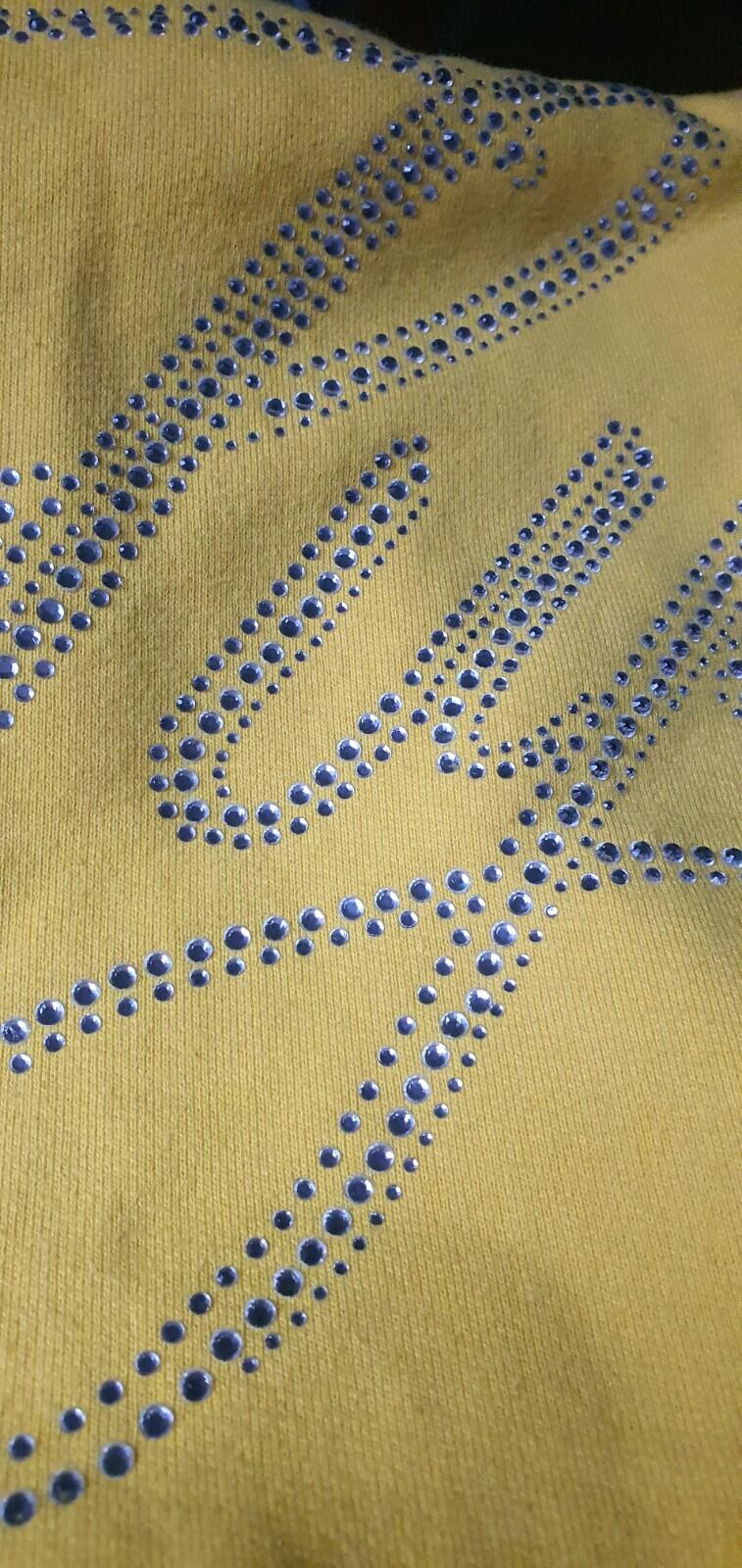 FW19 Supreme Rhinestone Script hooded sweatshirt L Large Yellow Hoodie Pullover