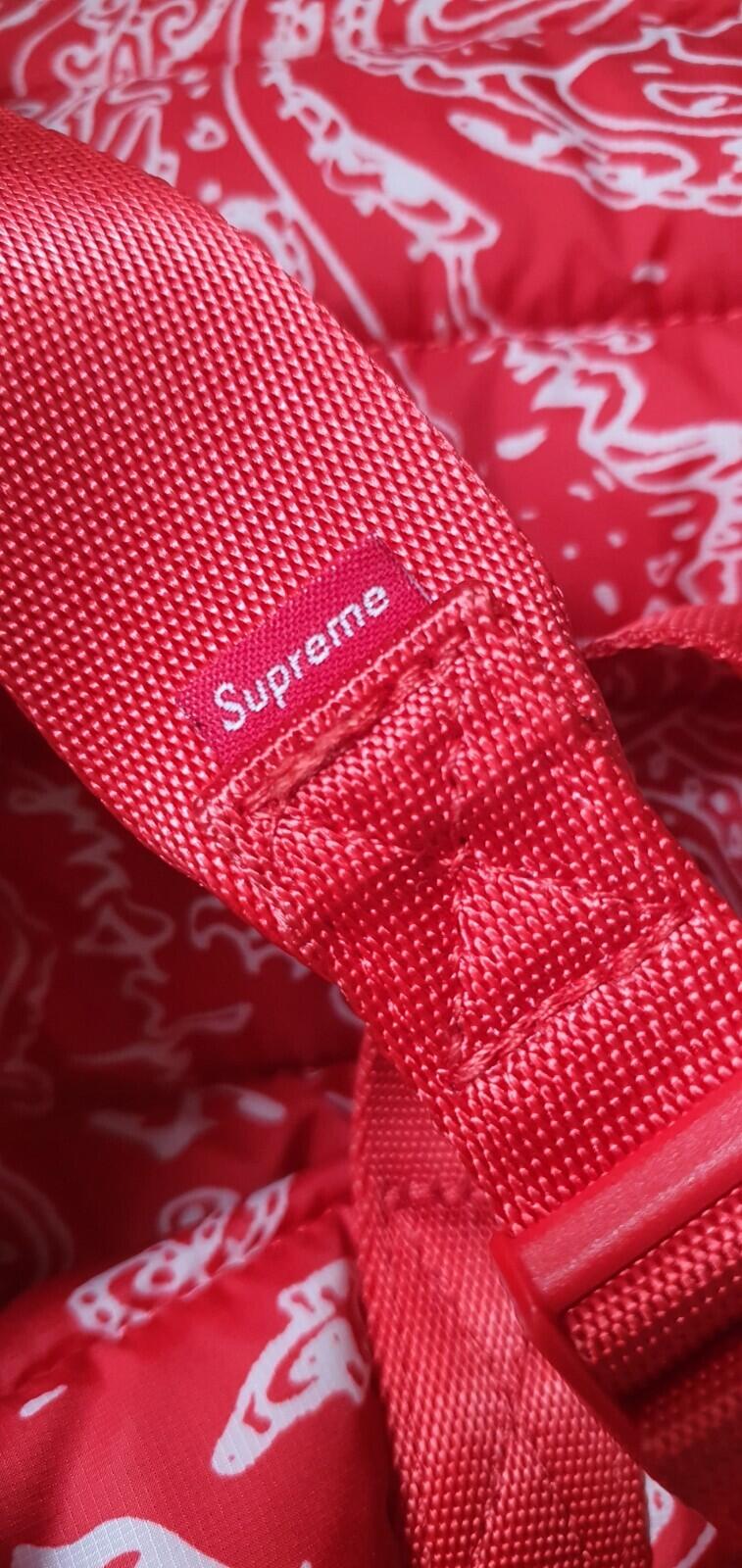 HW22 Supreme Puffer Rucksack rote Paisley-Tasche Wasserabweisend