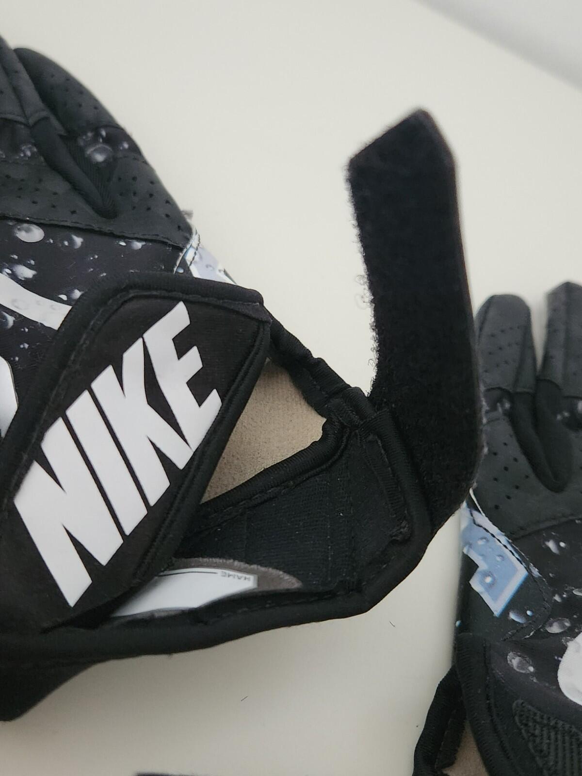 FW18 Supreme x Nike Vapor Jet 4.0 Football Gloves Black Size S