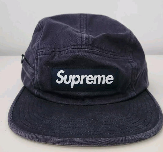 Gorra FW17 Supreme Side Zip Camp Azul Marino con logo Box