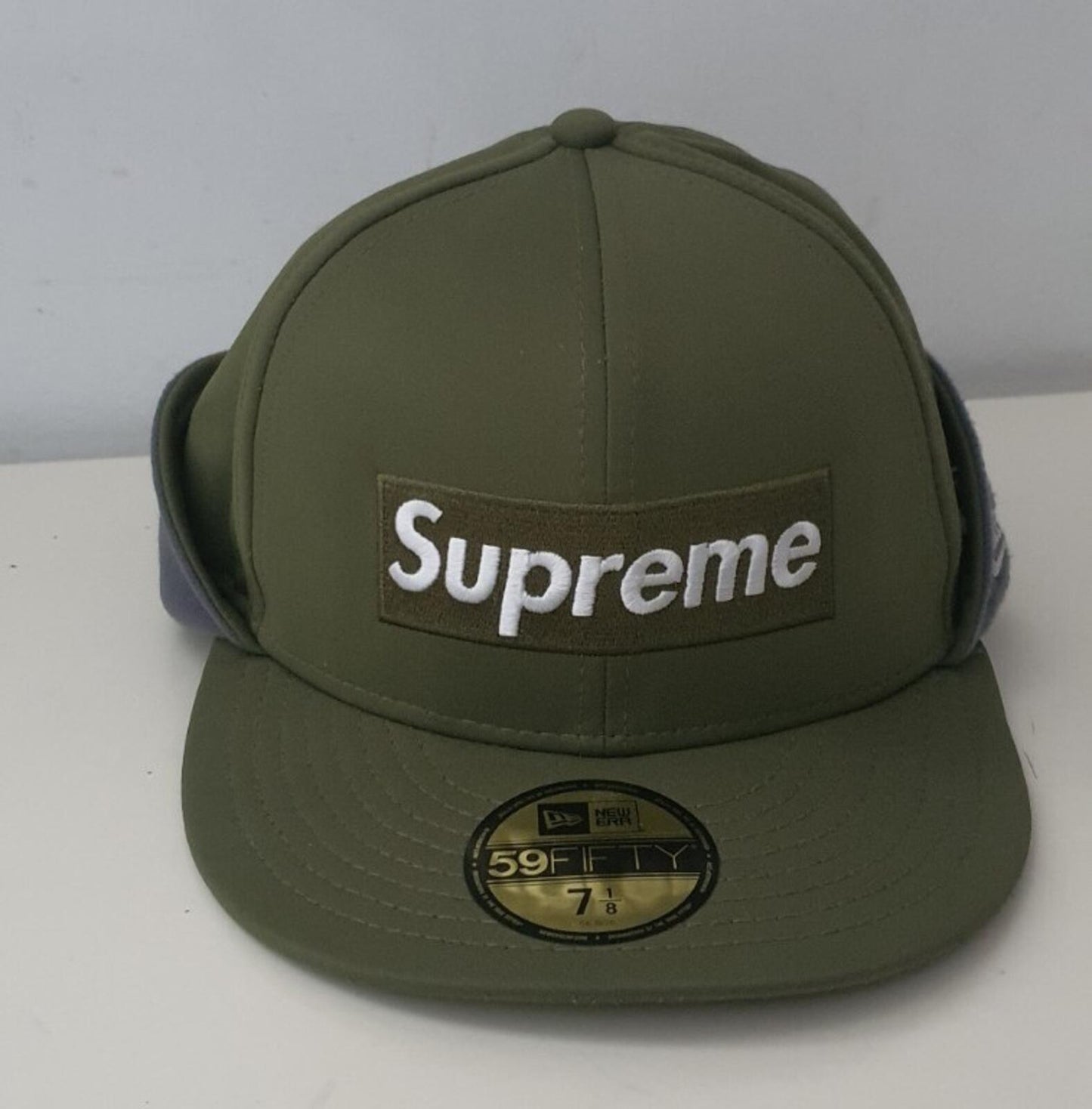 FW20 Supreme Windstopper Earflap Box Logo New Era size 7 1/8 Gore-Tex cap hat