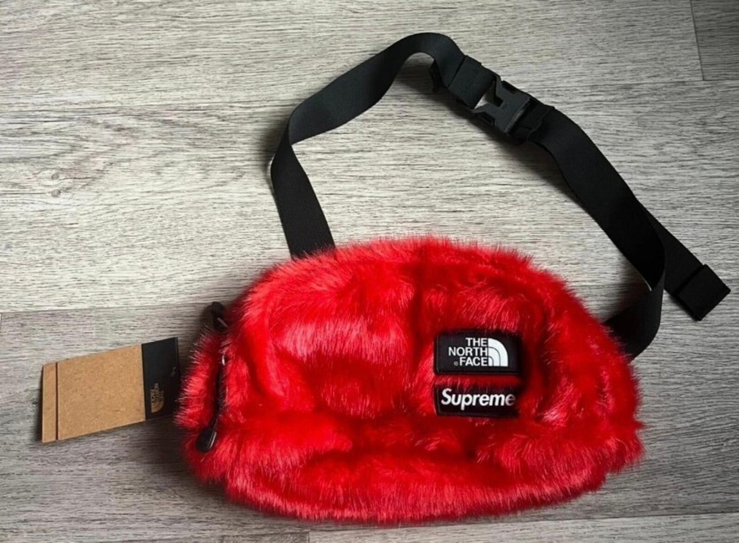 FW20 Supreme x THE NORTH FACE Faux Fur Bag Red