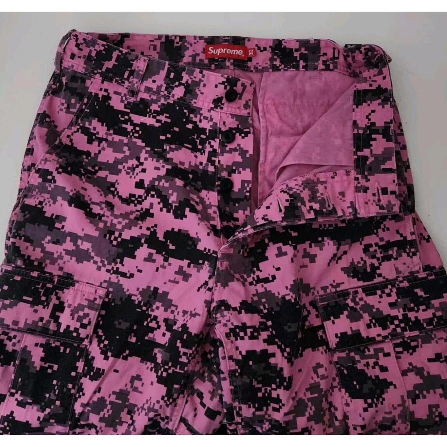 FW17 Supreme Cargo Pant Pink Digi Camo Size 30 W30 L30