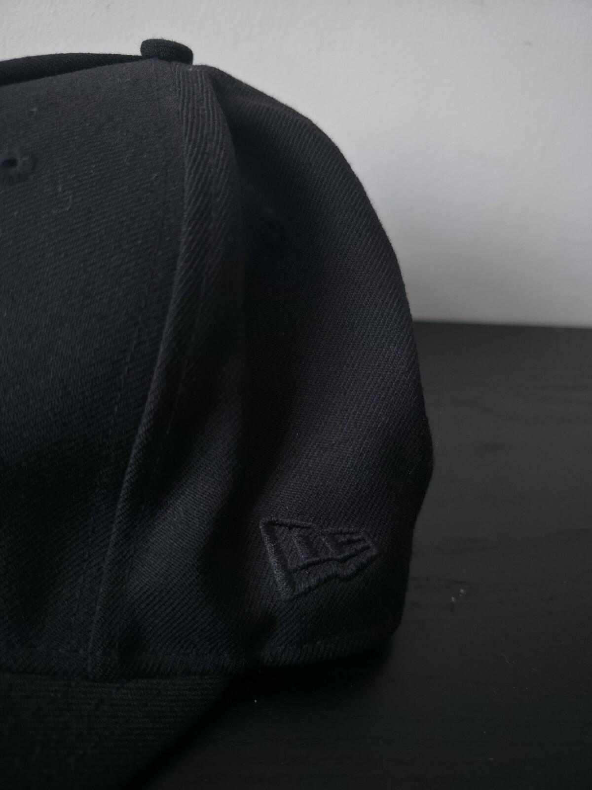 SS09 Supreme x Malcolm McLaren Keith Haring New Era Snapback Cap Black