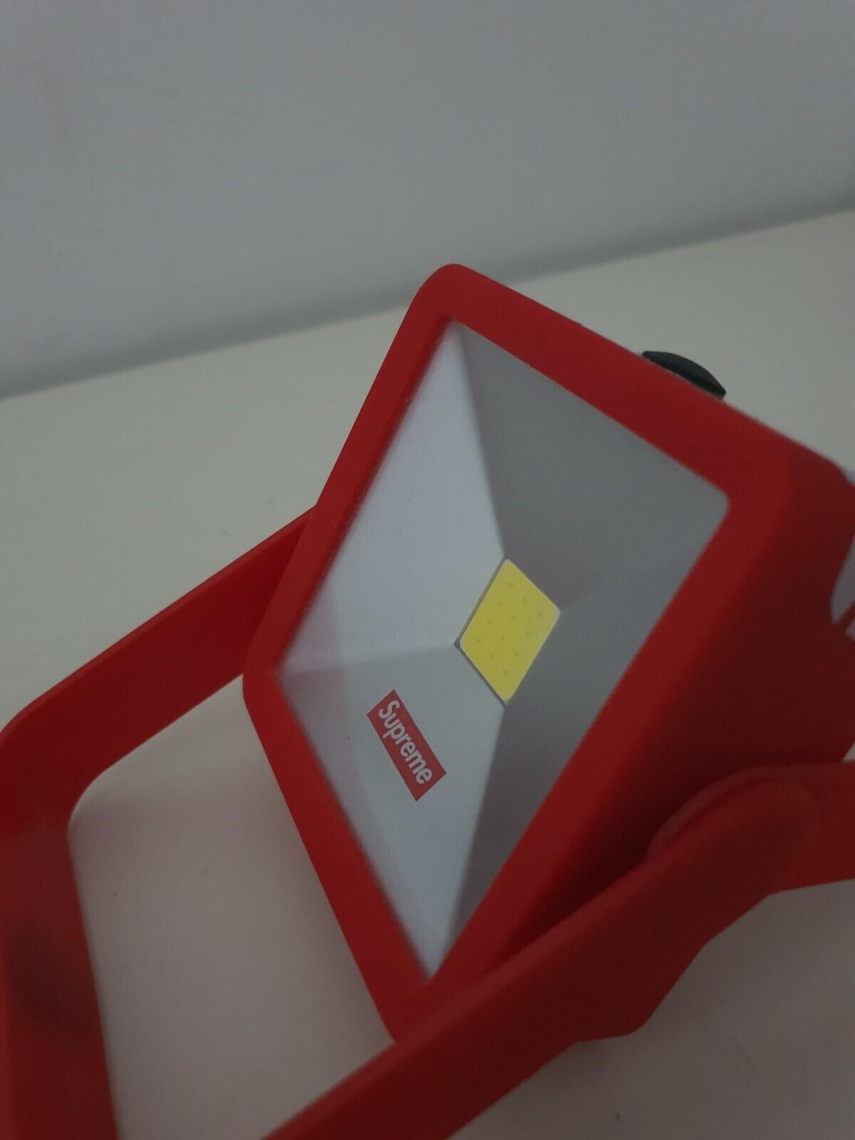 FW18 Supreme Magnetic Kickstand Light Portable LED red