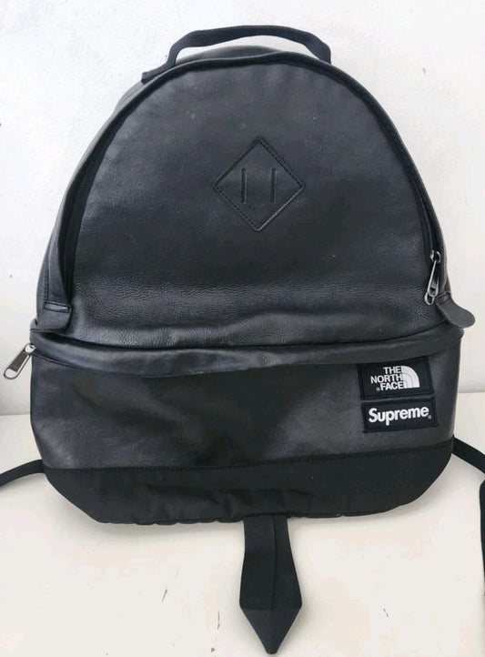 FW17 Supreme x THE NORTH FACE Leather Day Pack schwarzer Rucksack TNF Daypack