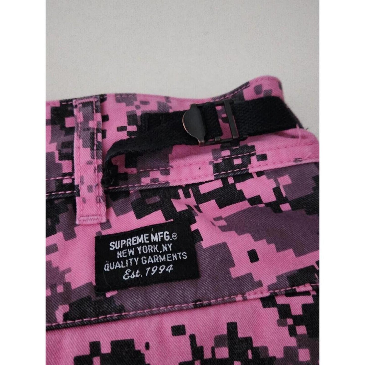 FW17 Supreme Cargo Pant Pink Digi Camo Size 30 W30 L30