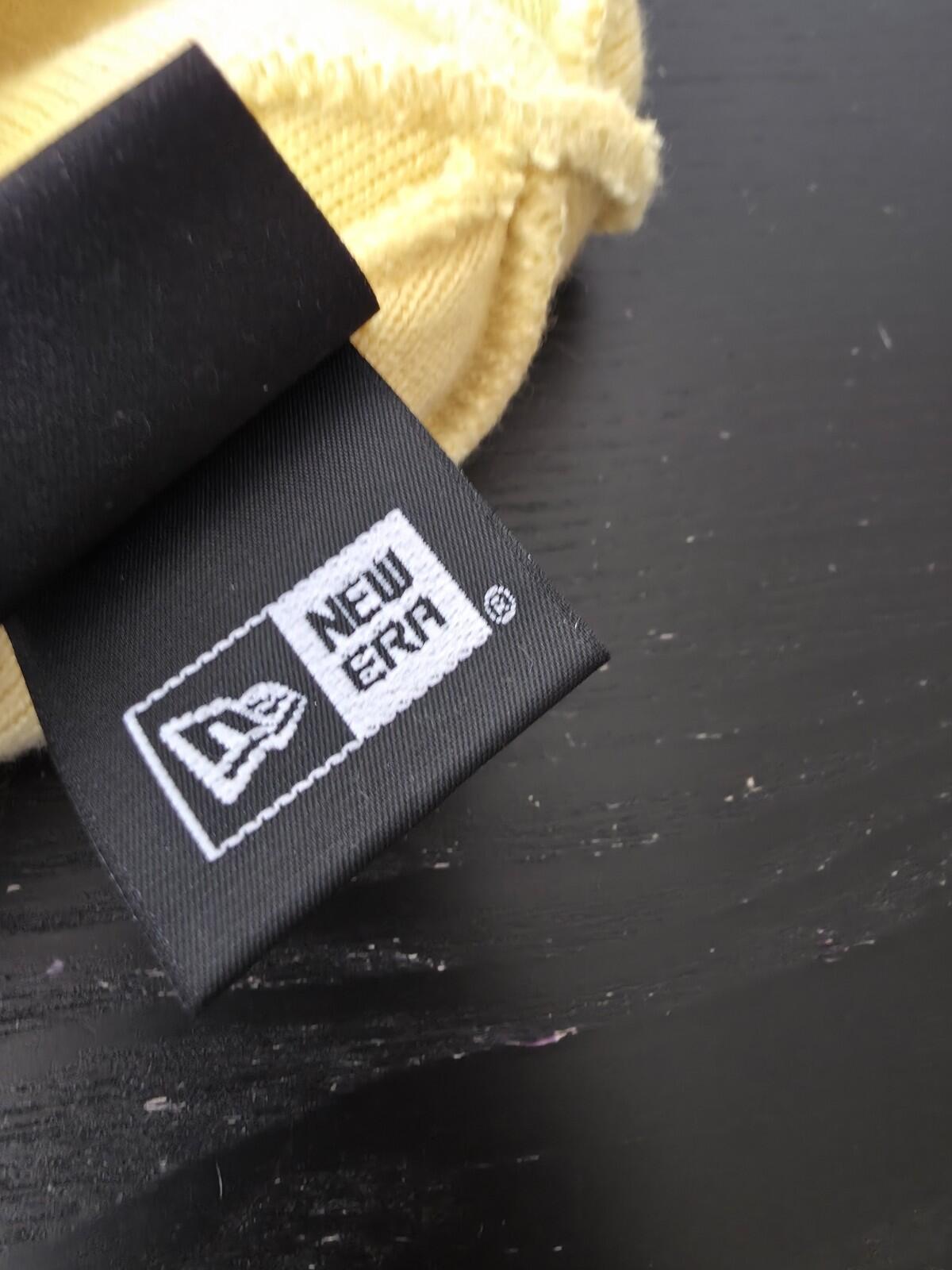 FW20 Supreme New Era Big Arc Beanie Hellgelb