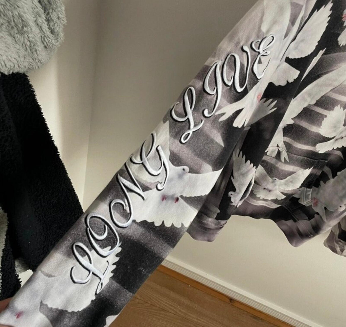 SS22 Supreme Doves hooded sweatshirt S small Black hoodie Dove