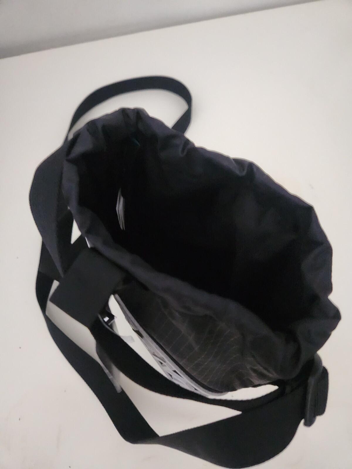 FW23 Supreme Small Cinch Pouch Black Bag Water Resistant Reflective Shoulder