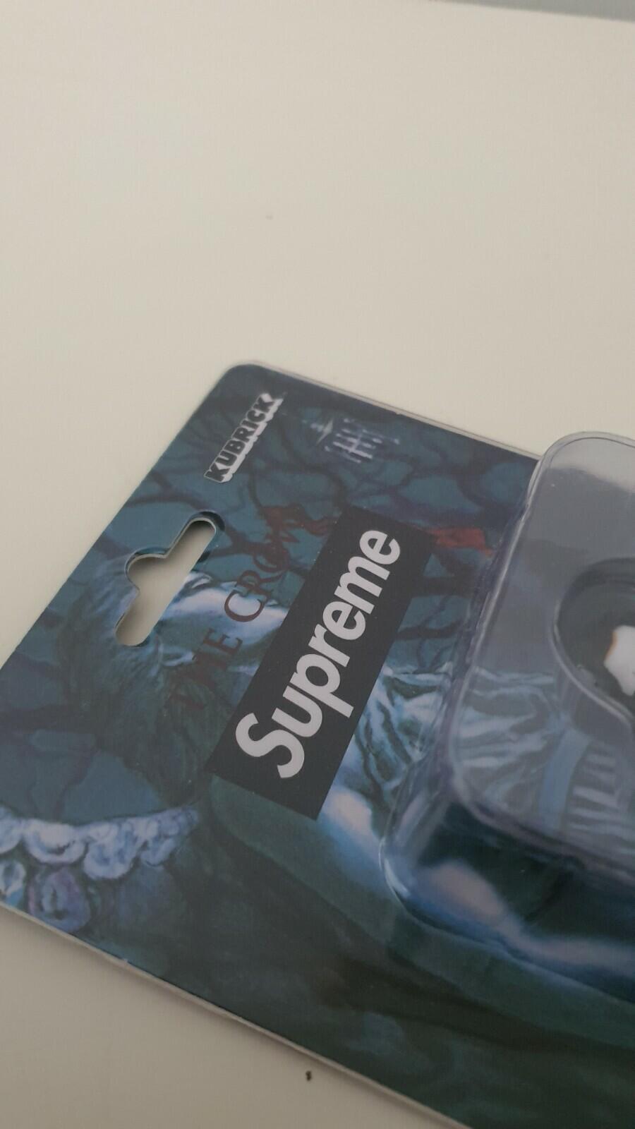 FW21 Supreme x The Crow KUBRICK 100%