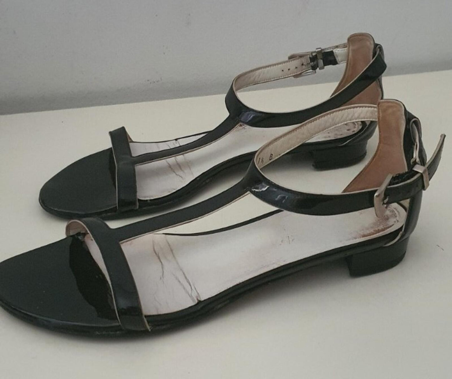 SALVATORE FERRAGAMO 7.5 B UK 5 EU 38 WOMENS BLACK SANDALS Slim Made in Italy