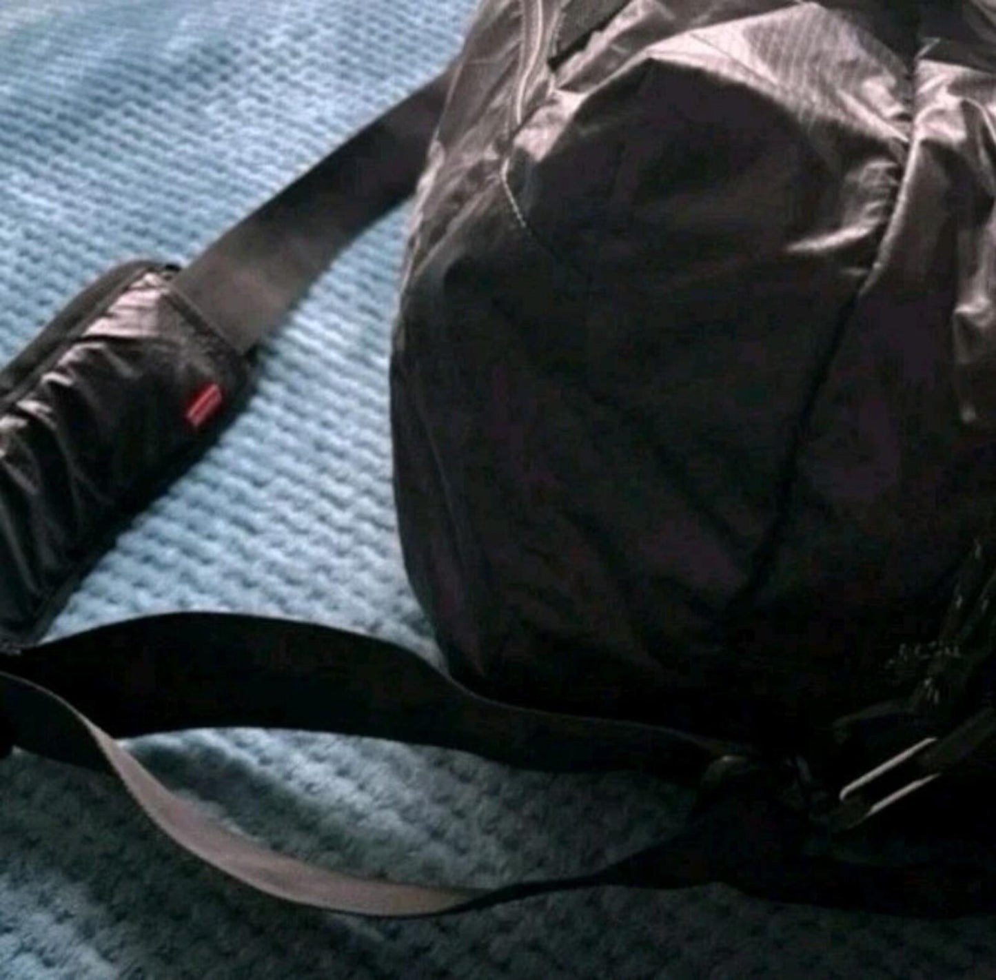 FW17 Supreme Bolsa de lona de tela Cordura con logotipo de caja, texto reflectante, bolsa de viaje negra