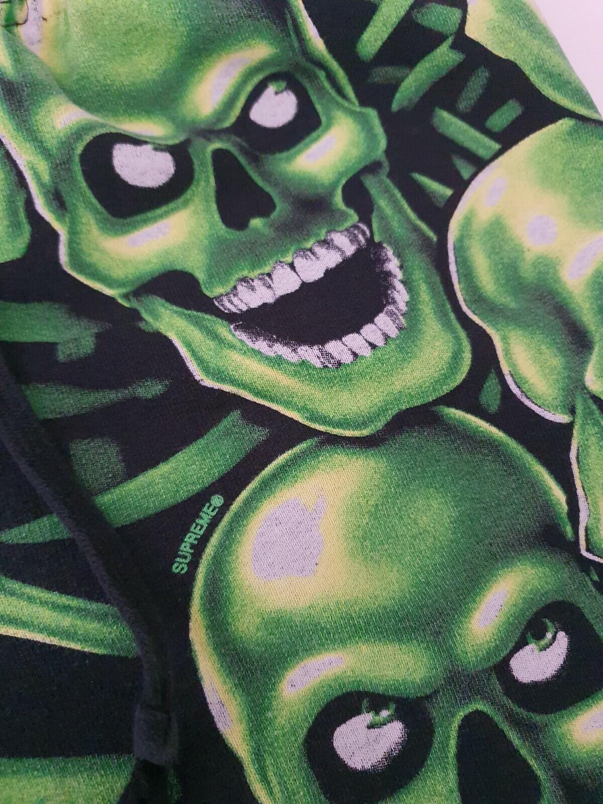 SS18 Supreme Skull Pile grüne Sweatshorts Leuchten im Dunkeln Größe S kurze Hose