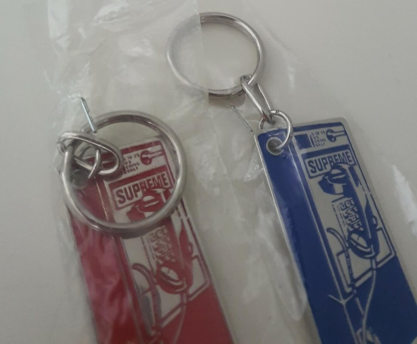 2x FW18 Supreme payphone keychains keyrings small box logo blue red Accessory