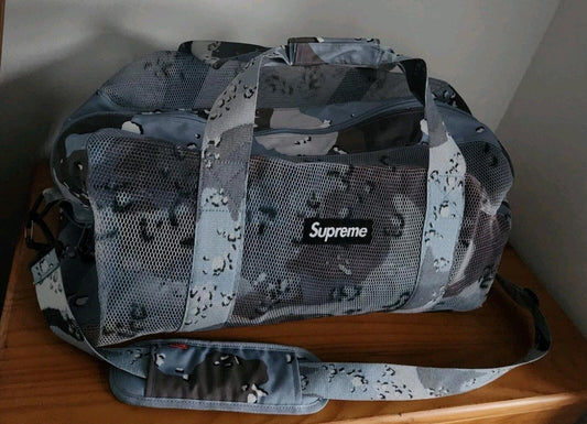 SS20 Supreme Big Duffle Bag Camuflaje Azul Chocolate Chip Logos Reflectantes 48L Malla