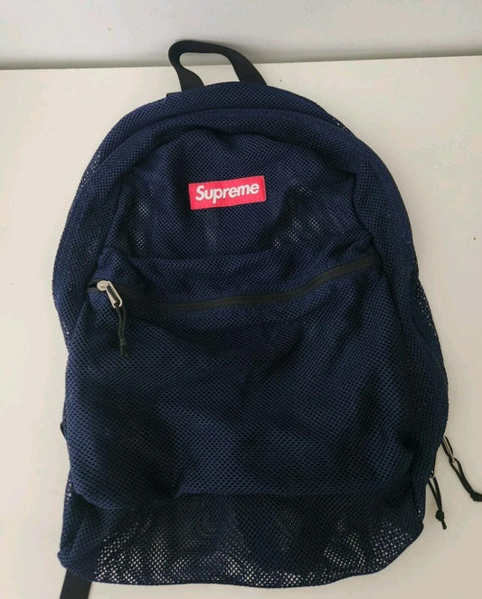 Mochila de malla Supreme SS16 azul marino con logo rojo de caja