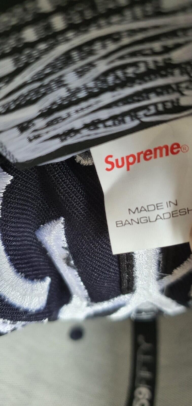 FW21 Supreme New York Yankees Box Logo New Era Navy Size 7 3/8