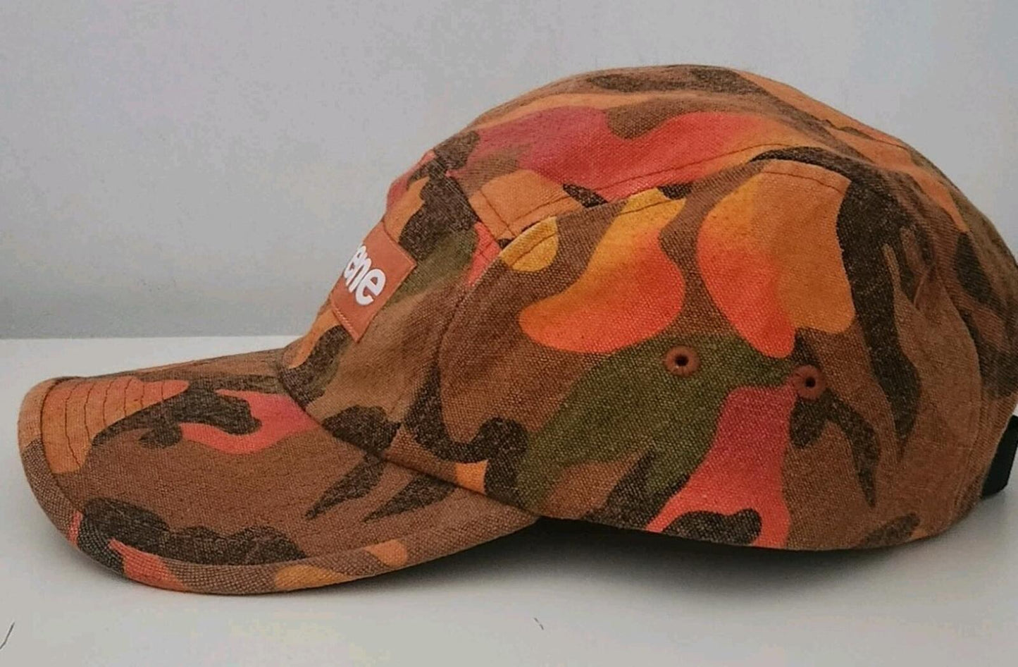 Gorra de campamento de lona lavada Supreme SS24 color naranja camuflaje