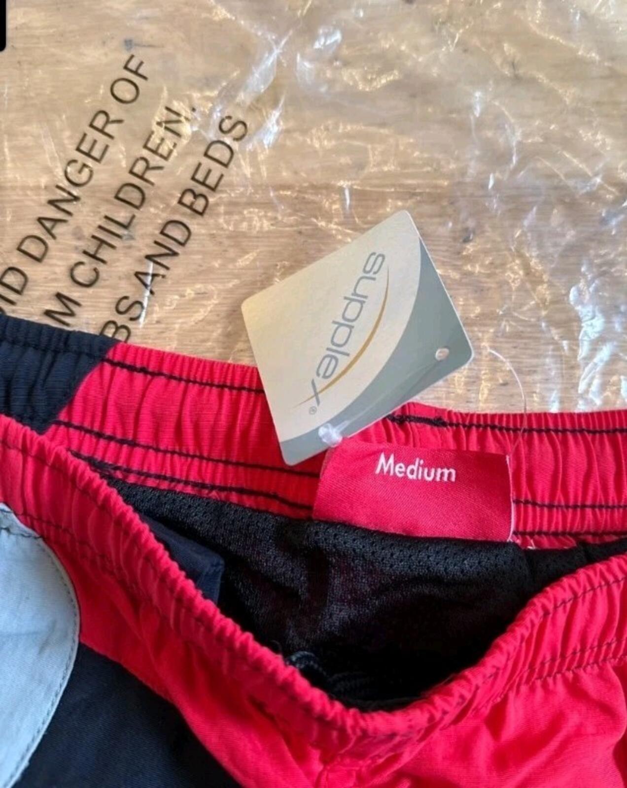 SS20 Supreme Big Letter Water Shorts Negro Talla M