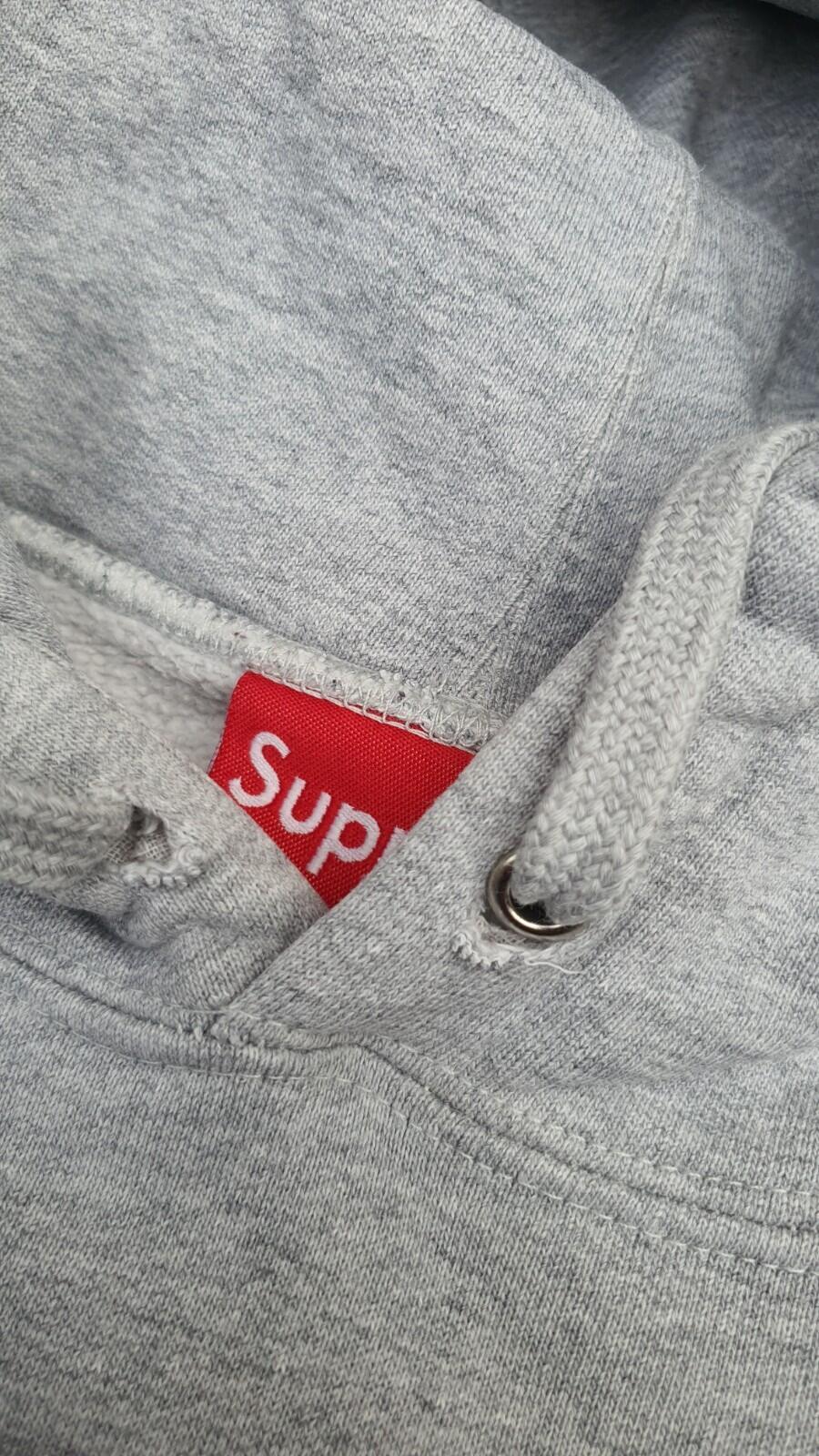 FW18 Supreme Text Stripe Kapuzenpullover Grau Gr. M
