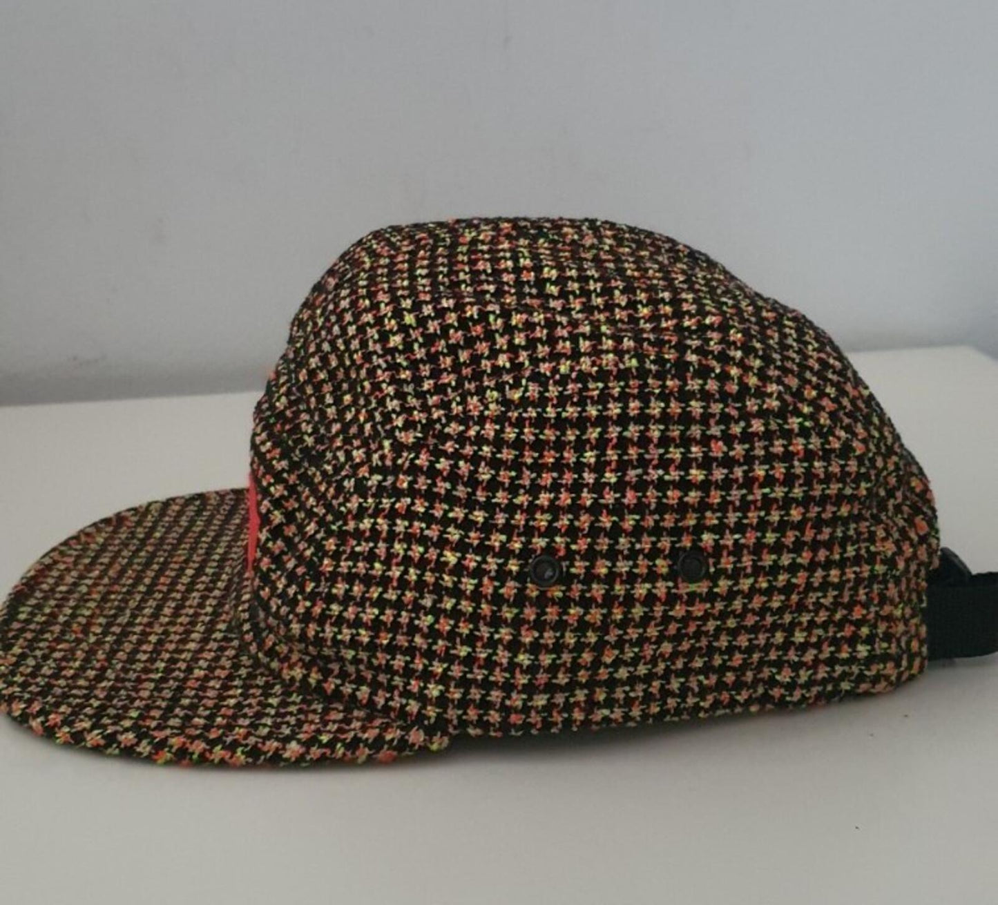 FW17 Supreme BOUCLÉ HOUNDSTOOTH CAMP CAP hat box logo Neon