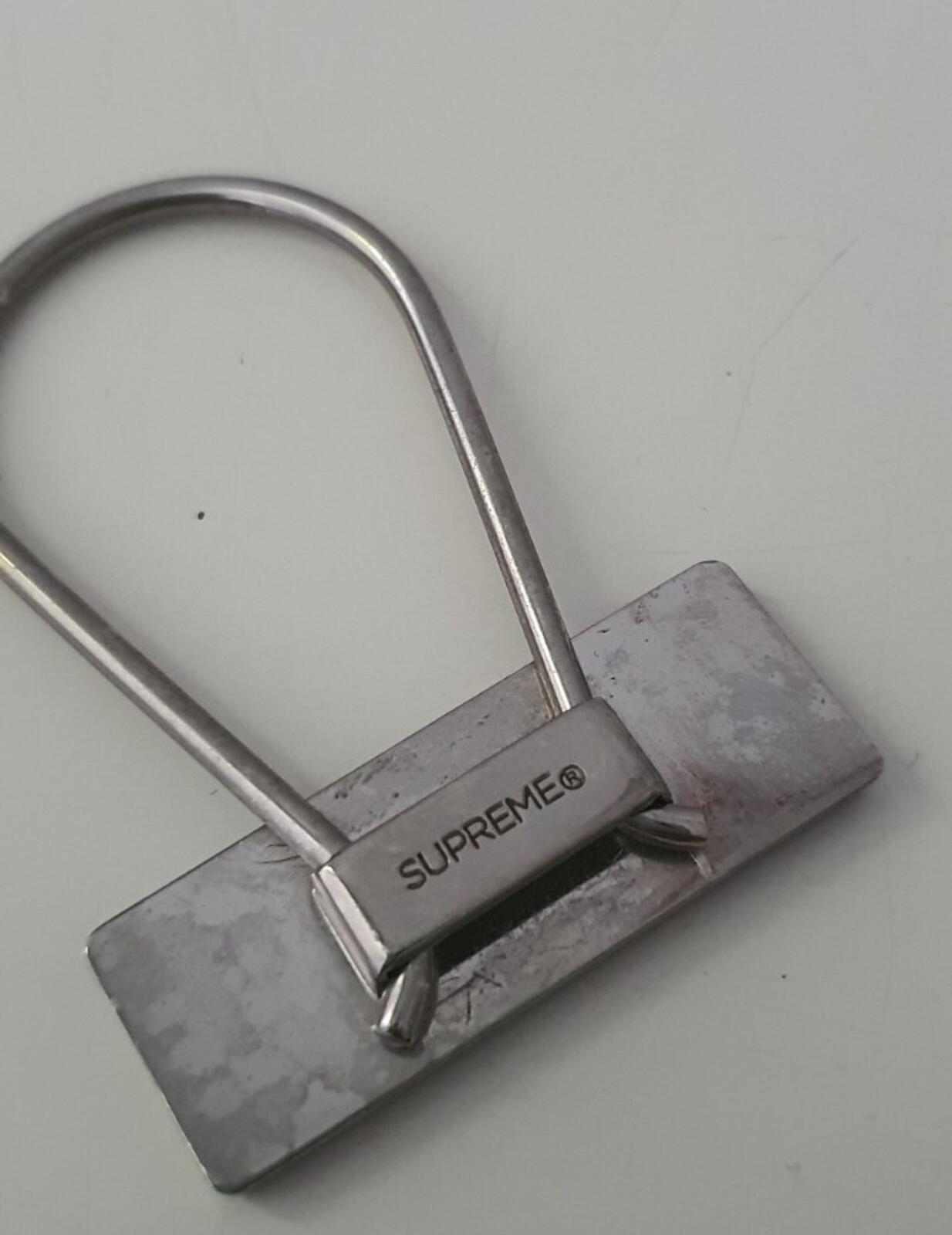 FW15 Supreme Clip Keychain Black