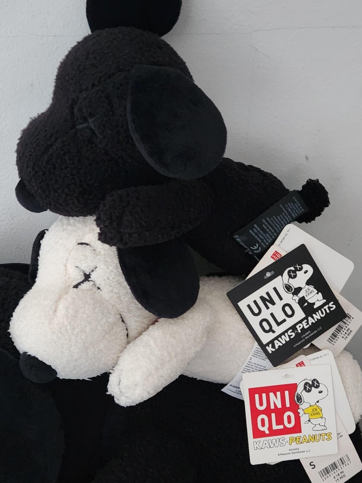 4x KAWS UNIQLO Peanuts Snoopy Plüschtiere 2x (KLEIN) S 2x (MITTEL) M Komplettset Tasche