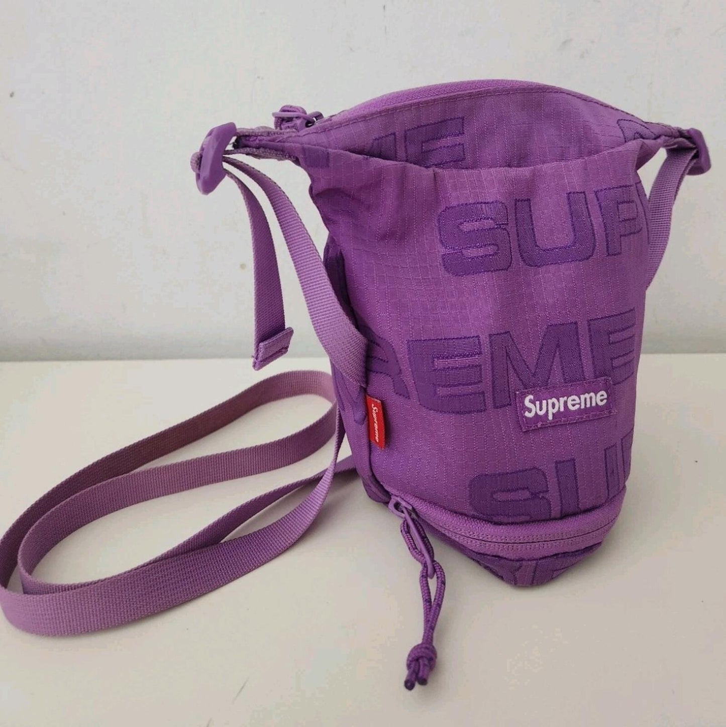 FW21 Supreme Neck Pouch Bag Lila Wasserabweisend