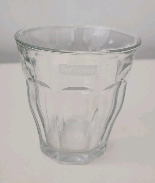 SS17 Supreme x Duralex, vaso de 248 ml con logotipo grabado en la parte delantera. Hecho en Francia.
