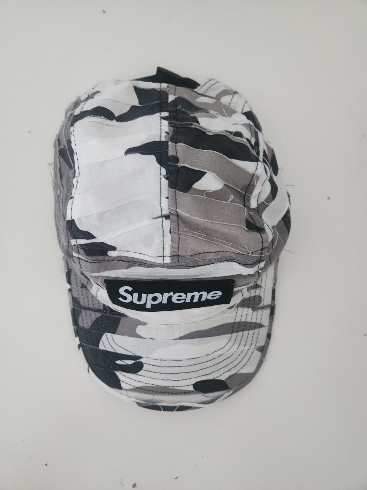 Gorra Camp Supreme Camuflaje de Capas SS23 Blanco Gris Fabricada en EE. UU.